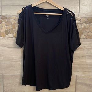 Black V-neck line with open Kris Crisscross pattern on sleeves. Good condition.